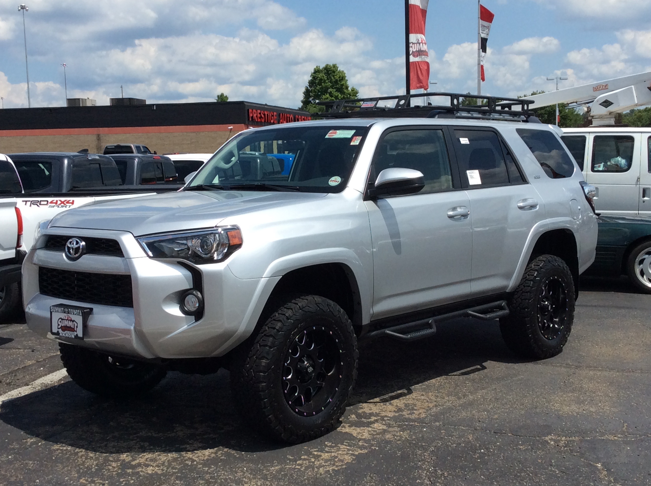 Toyota 4Runner lifted by DSI